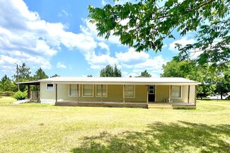251 Daffodil Rd, Fitzgerald, GA 31750