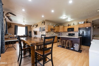 403 3rd St Unit 4, Riverdale, ND 58565