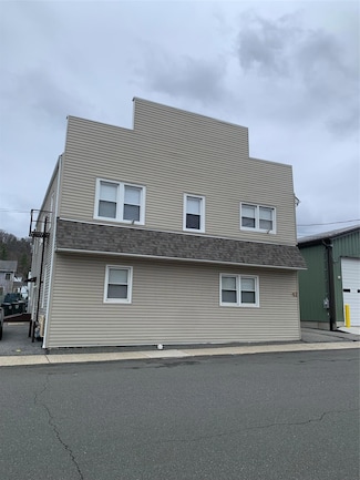 42 5th St, Hillburn, NY 10931