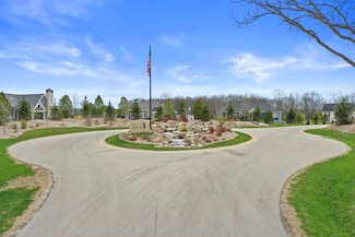 W275S3617 Payne Stewart Ct, Waukesha, WI 53189