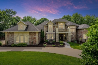 1047 Shady Oaks Dr, Dubuque, IA 52003