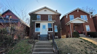 3208 N Taylor Ave, Saint Louis, MO 63115