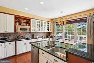 10104 Baldwin Ct, Bethesda, MD 20817
