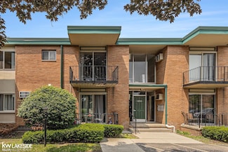 1890 Axtell Dr Unit 5, Troy, MI 48084