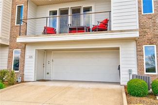 325 E Noble Ln, Fayetteville, AR 72703