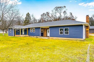 1034 N Huntington St, Syracuse, IN 46567