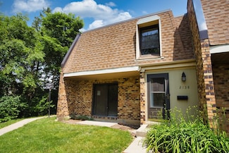 2138 Country Club Dr Unit 245H, Woodridge, IL 60517