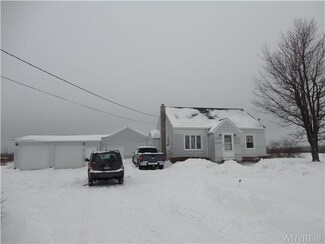 5780 Lewiston Rd, Middleport, NY 14105