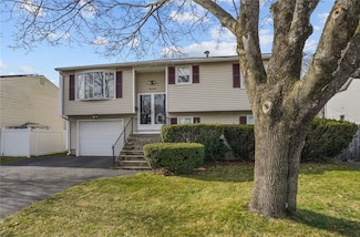 17 Auburn Ave, Johnston, RI 02919