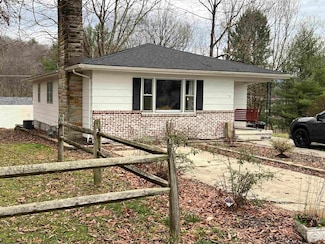 16 Moore St, Elkins, WV 26241