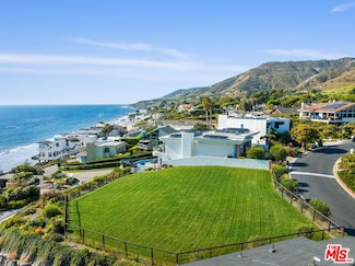 31540 Victoria Point Rd, Malibu, CA 90265