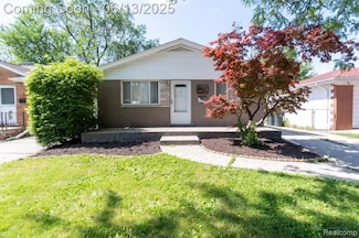 21806 Trombly St, Saint Clair Shores, MI 48080