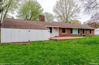 6881 W Dartmoor Rd, West Bloomfield, MI 48322