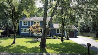 32 Forest Ave, Medford, NJ 08055