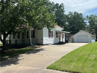 409 S Buckeye St, Iola, KS 66749