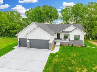 203 W Cherry Oaks St, Cheney, KS 67025
