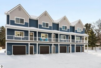 1026 Centre St Unit 1, Traverse City, MI 49686