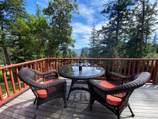 211 Geer Ln, Eastsound, WA 98245