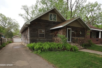 1125 Walnut St, Grand Forks, ND 58201