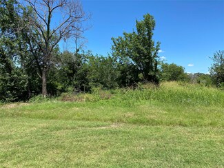 6733 Oak Crest Dr W, Kennedale, TX 76140