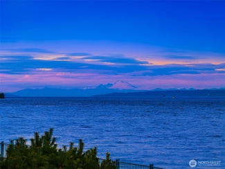 4290 Rockaway Beach Rd NE, Bainbridge Island, WA 98110