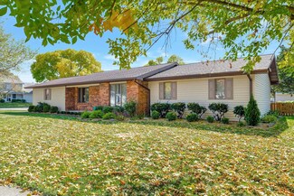 705 Edwards St, Monticello, IL 61856