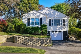 15 Saint Croix St, Lewiston, ME 04240