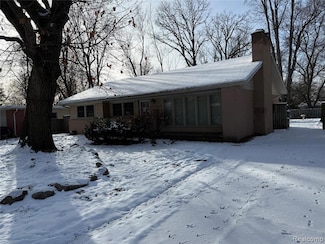 29863 Fall River Rd, Southfield, MI 48076