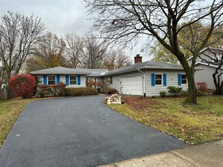 104 Devon Ln, Naperville, IL 60540