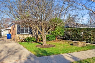 637 Long Rd, Glenview, IL 60025