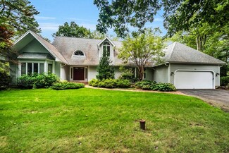 10 Powisset St, Dover, MA 02030