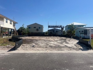 842 180th Ave E, Redington Shores, FL 33708