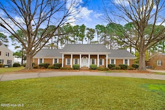 702 Hillcrest Dr, Mount Olive, NC 28365