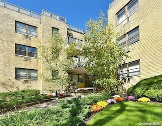 5 Schenck Ave Unit 3E, Great Neck, NY 11021