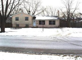 177 E Farmgate Ln, Palatine, IL 60067