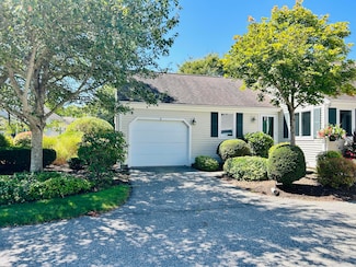6 Masters Ct, Mashpee, MA 02649