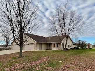 701 Simplicity Dr Unit B, Ellendale, MN 56026