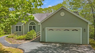 40 Acorn Ridge Rd, Freeport, ME 04032