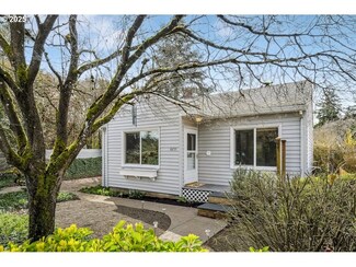 8255 SE 60th Ave, Portland, OR 97206
