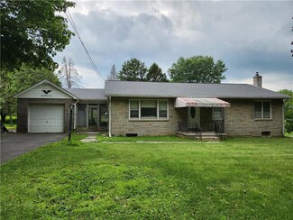 933 Point Phillips Rd, Bath, PA 18014