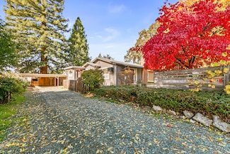 946 NE 12th St, Grants Pass, OR 97526