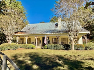 561 Maple Ridge Ln, Calera, AL 35040