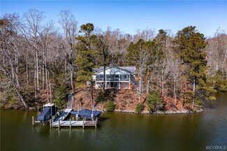 333 Peake Rd, Weems, VA 22576