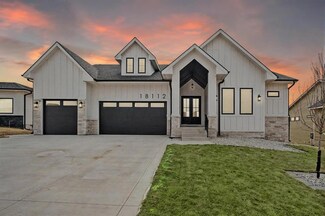 18112 Tanglewood Dr, Clive, IA 50325