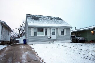 513 41st St NE, Cedar Rapids, IA 52402