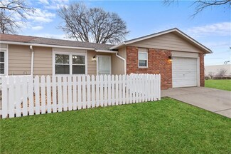 11104 W 77th Terrace, Overland Park, KS 66214