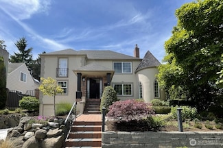 3255 W Viewmont Way W, Seattle, WA 98199