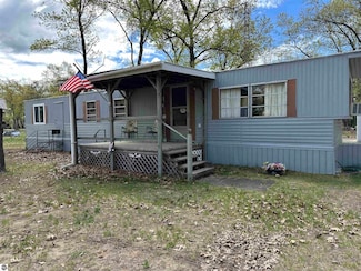 4045 Camino Dr, National City, MI 48748