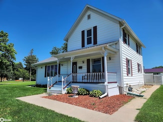 1128 Prince St, Grinnell, IA 50112