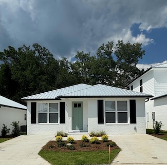 113 Penny Ln, Valparaiso, FL 32580